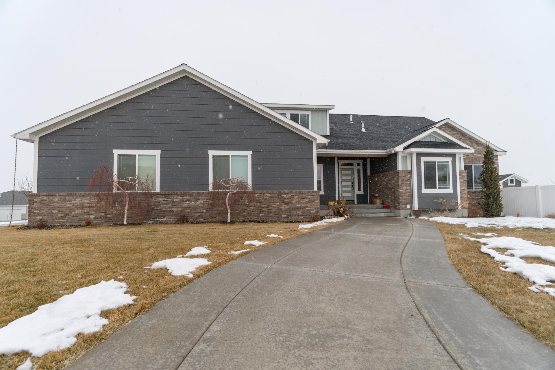 straight arrow custom home near Idaho Falls