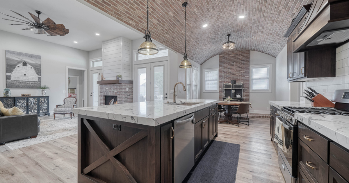 luxury home builder in utah uses buildertrend